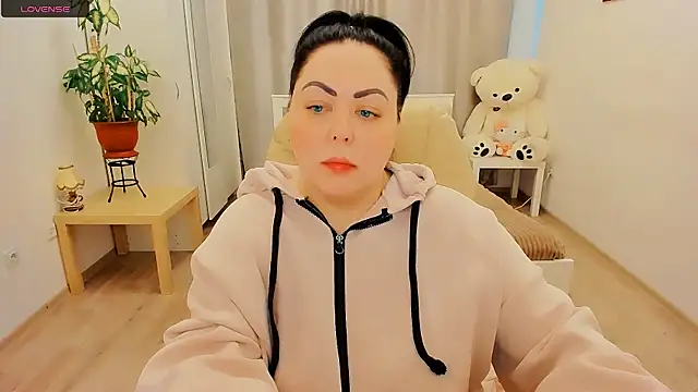 Nina Hopper online show from April 2026 01:20:01 PM