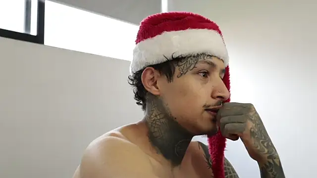 trieone online show from December 2024 09:55:02 PM