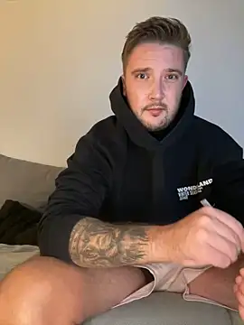 Snapshot of TwopartCuisine chatting on November 2025 06:30:02 PM TwopartCuisine online show from November 2025 06:30:02 PM