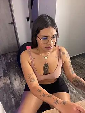 Snapshot of Victoria14_ chatting on November 2025 06:05:01 AM Victoria14 online show from November 2025 06:05:01 AM