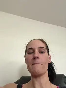 lolabunny9 online show from October 2025 05:51:02 PM