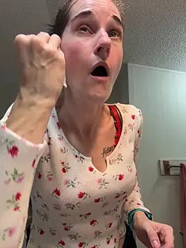 lolabunny9 online show from December 2025 05:07:01 PM