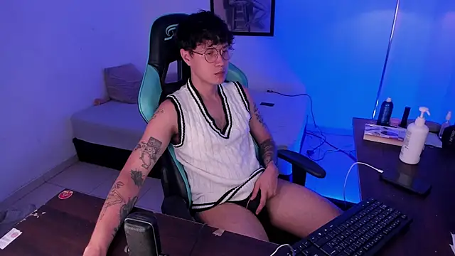 LeaneSeb online show from December 2025 09:57:01 PM