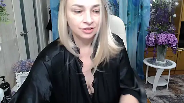 Snapshot of Mika_Passion chatting on November 2025 09:35:01 AM Mika Passion online show from November 2025 09:35:01 AM