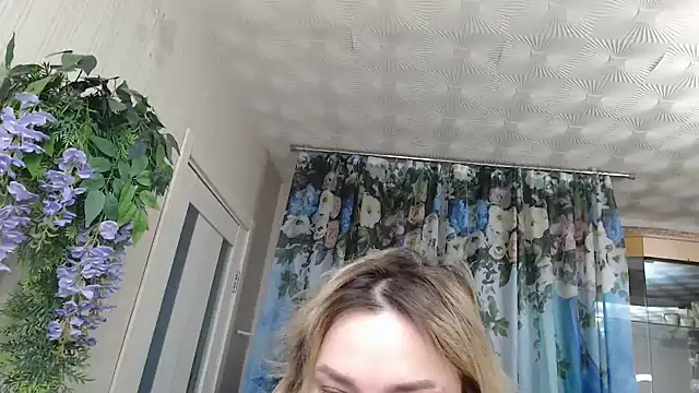 Snapshot of Mika_Passion chatting on December 2025 07:12:01 AM Mika Passion online show from December 2025 07:12:01 AM