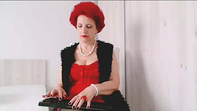 Snapshot of MilfSupreme chatting on October 2025 11:30:01 AM MilfSupreme online show from October 2025 11:30:01 AM