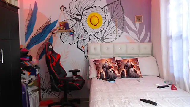 Snapshot of LinzyBaner chatting on December 2024 09:44:02 PM LinzyBaner online show from December 2024 09:44:02 PM