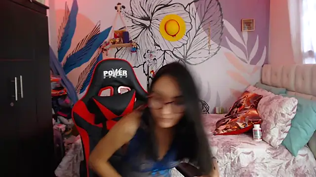 Snapshot of LinzyBaner chatting on January 2025 09:57:02 PM LinzyBaner online show from January 2025 09:57:02 PM