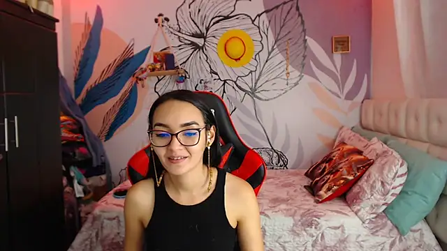 Snapshot of LinzyBaner chatting on January 2025 01:00:02 AM LinzyBaner online show from January 2025 01:00:02 AM