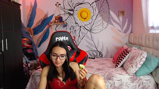 Snapshot of LinzyBaner chatting on January 2025 10:03:01 PM LinzyBaner online show from January 2025 10:03:01 PM