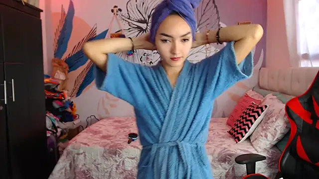 Snapshot of LinzyBaner chatting on January 2025 10:12:02 PM LinzyBaner online show from January 2025 10:12:02 PM