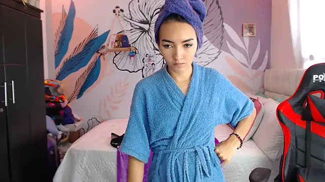 Snapshot of LinzyBaner chatting on February 2025 08:34:01 PM LinzyBaner online show from February 2025 08:34:01 PM