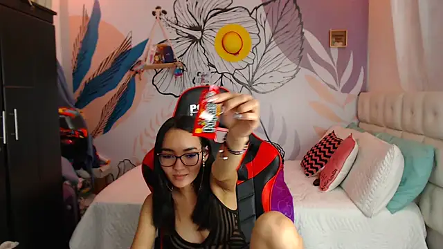 Snapshot of LinzyBaner chatting on February 2025 11:37:02 PM LinzyBaner online show from February 2025 11:37:02 PM