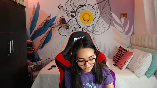 Snapshot of LinzyBaner chatting on February 2025 01:43:01 AM LinzyBaner online show from February 2025 01:43:01 AM