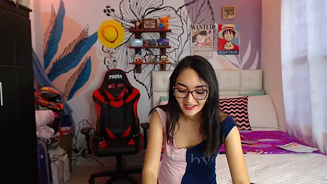 Snapshot of LinzyBaner chatting on February 2025 10:53:02 PM LinzyBaner online show from February 2025 10:53:02 PM