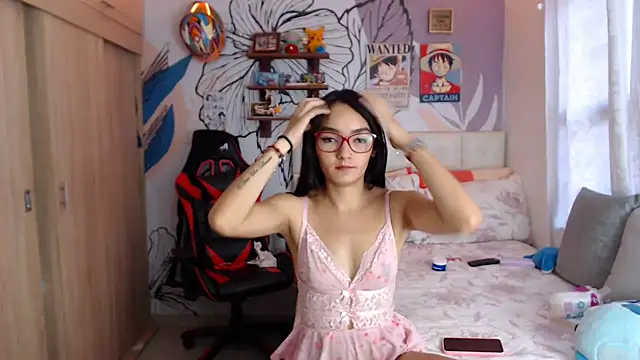 LinzyBaner online show from May 2026 09:10:02 PM