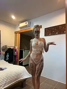 Snapshot of MonicaMilz chatting on February 2025 12:33:01 PM MonicaMilz online show from February 2025 12:33:01 PM