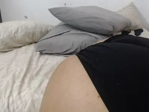 Snapshot of XHotJuicyBootyXX chatting on January 2025 10:43:01 AM XHotJuicyBootyXX online show from January 2025 10:43:01 AM