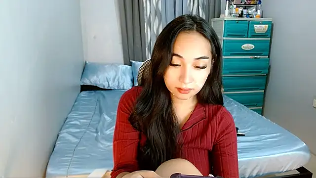 Snapshot of SweetLilly_18 chatting on January 2026 05:23:01 AM SweetLilly 18 online show from January 2026 05:23:01 AM