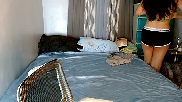 Snapshot of SweetLilly_18 chatting on February 2026 02:41:01 AM SweetLilly 18 online show from February 2026 02:41:01 AM