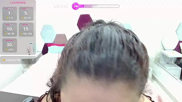 Snapshot of angel_blue chatting on February 2025 06:33:01 PM angel blue online show from February 2025 06:33:01 PM