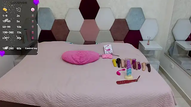 Snapshot of angel_blue chatting on September 2025 04:51:02 PM angel blue online show from September 2025 04:51:02 PM