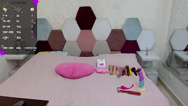 Snapshot of angel_blue chatting on September 2025 03:45:01 PM angel blue online show from September 2025 03:45:01 PM