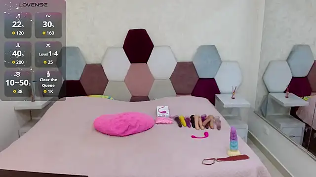 Snapshot of angel_blue chatting on October 2025 02:50:01 PM angel blue online show from October 2025 02:50:01 PM