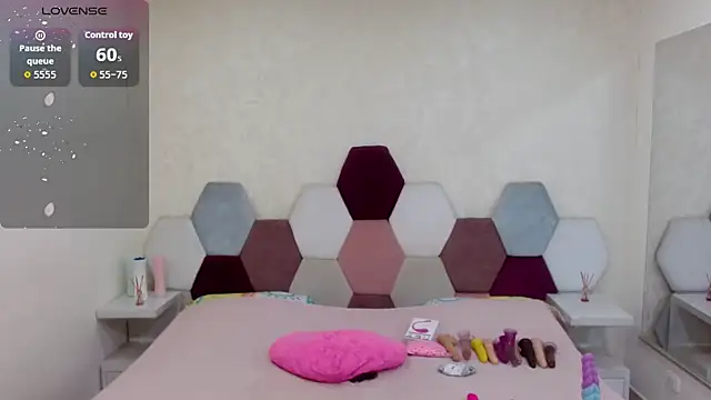 Snapshot of angel_blue chatting on October 2025 04:52:02 PM angel blue online show from October 2025 04:52:02 PM