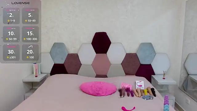 Snapshot of angel_blue chatting on October 2025 03:47:02 PM angel blue online show from October 2025 03:47:02 PM