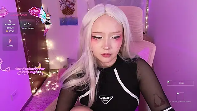 KuroChan420 online show from November 2025 02:14:02 AM