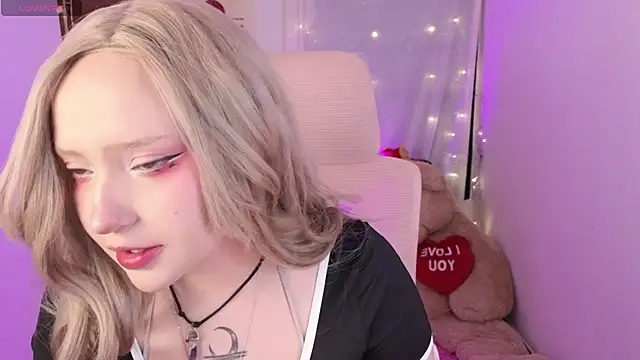 KuroChan420 online show from December 2025 01:25:02 AM