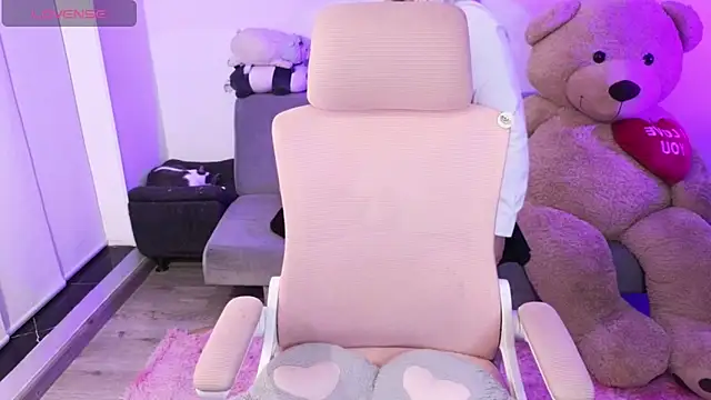 KuroChan420 online show from February 2026 02:33:01 AM