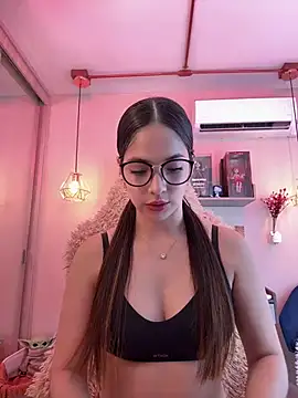 Snapshot of Zoe_Bae chatting on February 2025 09:33:01 PM Zoe Bae online show from February 2025 09:33:01 PM