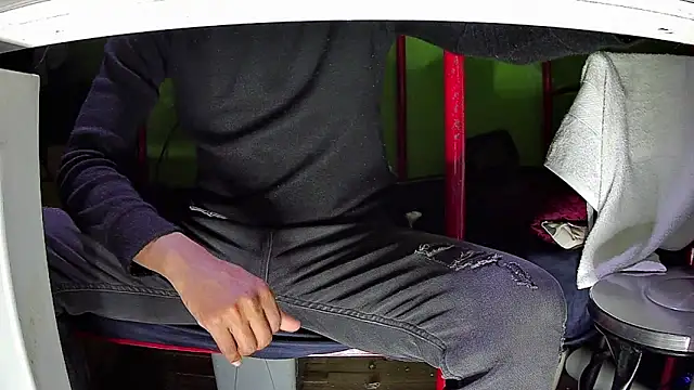 Snapshot of Walltaz chatting on October 2025 04:48:01 AM Walltaz online show from October 2025 04:48:01 AM