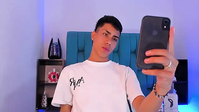 Snapshot of AlanNaughty chatting on December 2024 08:32:01 PM AlanNaughty online show from December 2024 08:32:01 PM