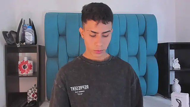 Snapshot of AlanNaughty chatting on December 2024 07:51:01 PM AlanNaughty online show from December 2024 07:51:01 PM