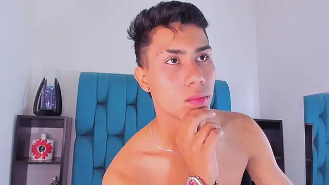 Snapshot of AlanNaughty chatting on January 2025 12:05:02 AM AlanNaughty online show from January 2025 12:05:02 AM