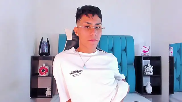 Snapshot of AlanNaughty chatting on January 2025 10:18:01 PM AlanNaughty online show from January 2025 10:18:01 PM