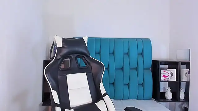 Snapshot of AlanNaughty chatting on February 2025 08:54:01 PM AlanNaughty online show from February 2025 08:54:01 PM