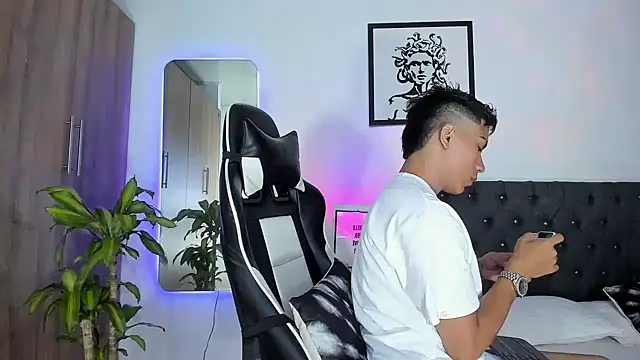 AlanNaughty online show from November 2025 11:20:02 PM