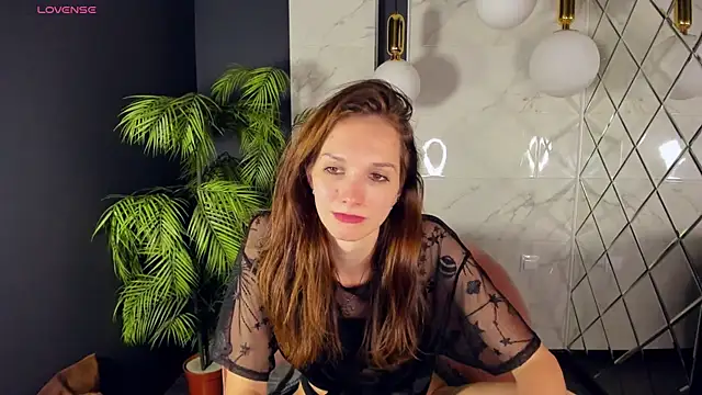 Snapshot of MirandaGlow chatting on December 2024 12:45:02 PM MirandaGlow online show from December 2024 12:45:02 PM