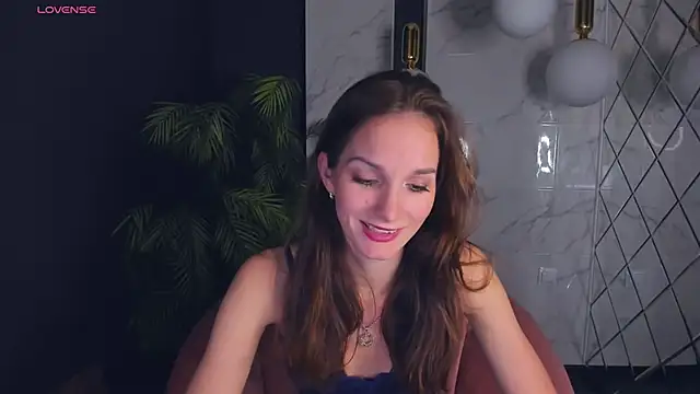 Snapshot of MirandaGlow chatting on December 2024 12:00:02 PM MirandaGlow online show from December 2024 12:00:02 PM