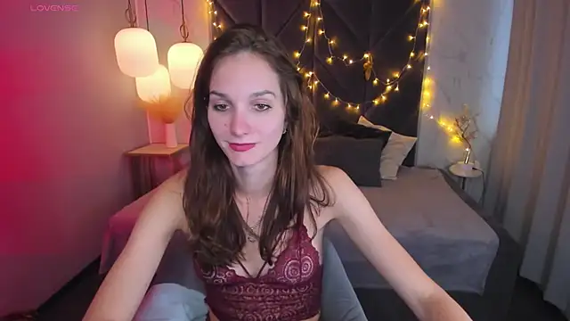 Snapshot of MirandaGlow chatting on December 2024 12:01:02 PM MirandaGlow online show from December 2024 12:01:02 PM