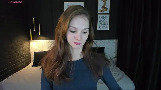 Snapshot of MirandaGlow chatting on January 2025 05:43:01 AM MirandaGlow online show from January 2025 05:43:01 AM