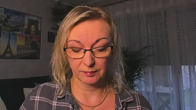 vanessa chat online show from December 2025 02:23:01 PM