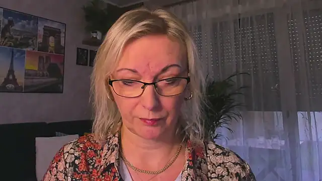 vanessa chat online show from December 2025 02:43:02 PM