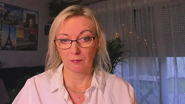 vanessa chat online show from December 2025 02:13:01 PM