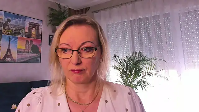 vanessa chat online show from April 2026 01:33:02 PM