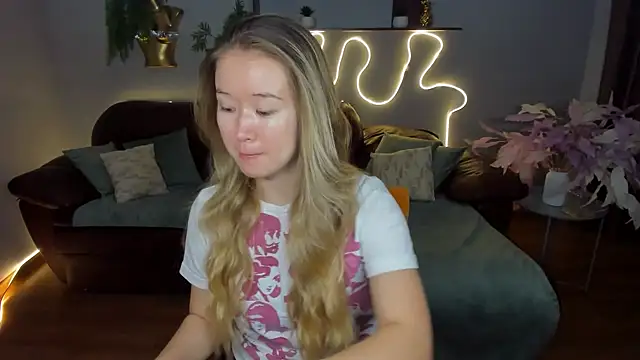 PollyOcean online show from September 2025 05:40:01 AM